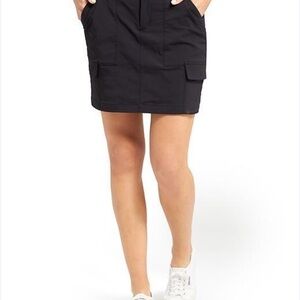 Athleta Black Skirt / Skort with Cargo Pockets, Zip-Pockets, Mesh Shorts Outdoor